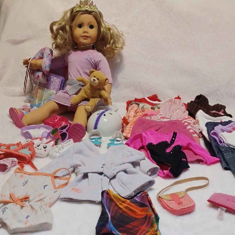 2014 American Girl Doll with Colorful Outfits and Accessories